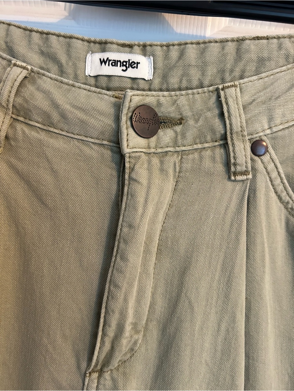 Wrangler Wide Leg pleated Trousers High-Rise in Sage - Picture 10 of 14